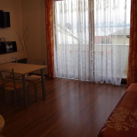 Apartments With A Parking Space Igrane, Makarska - 13535 Bilik gambar